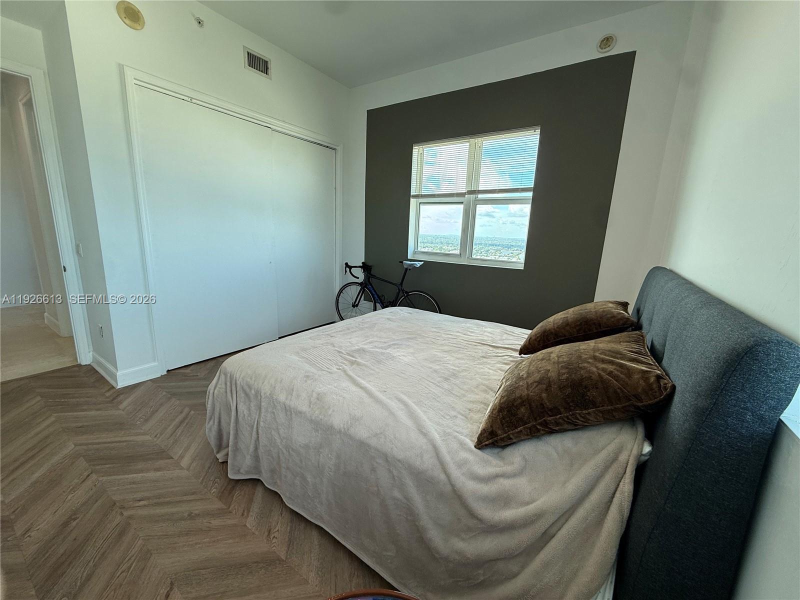 THE OAKS I CONDO - Residential