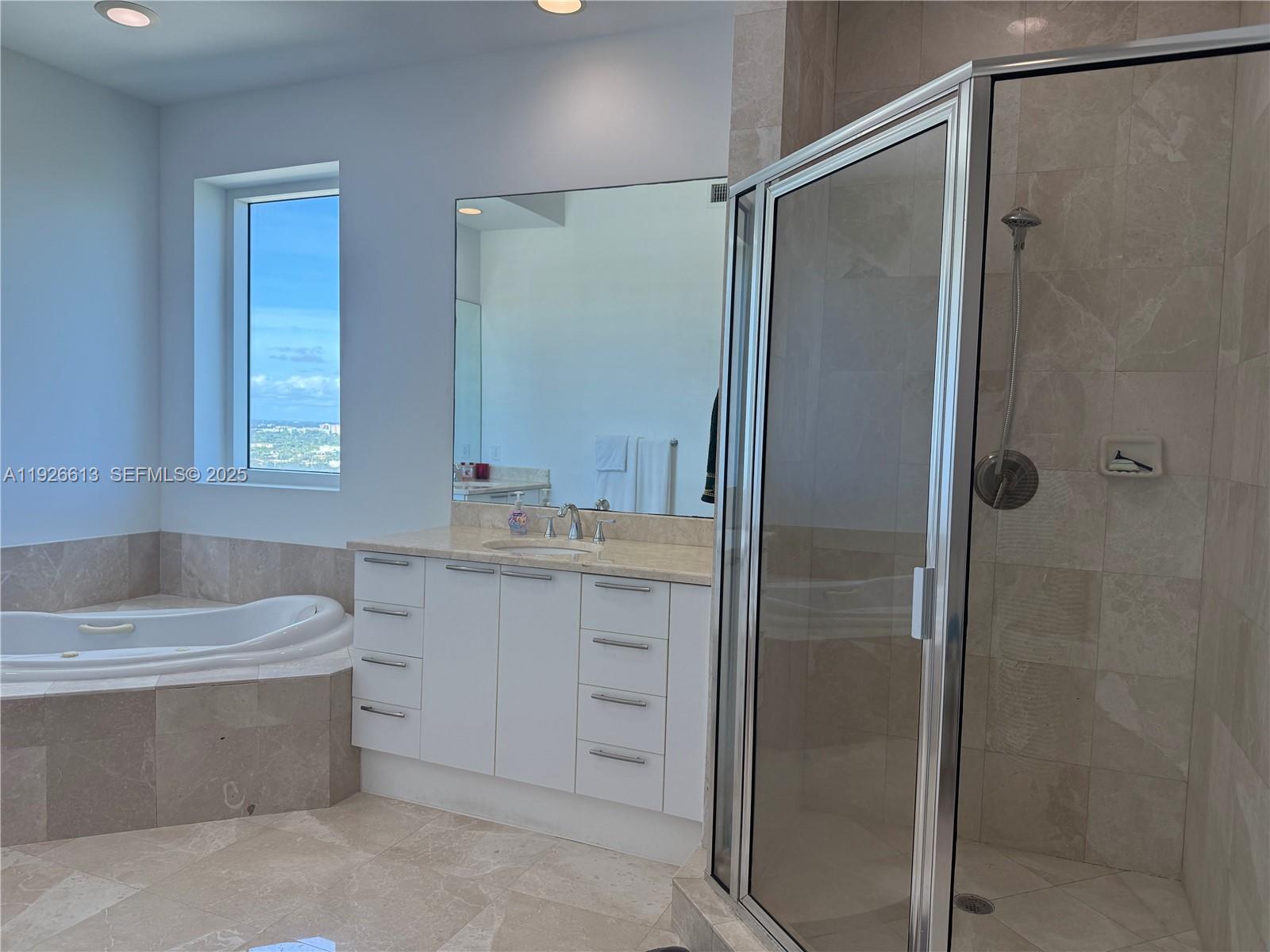 THE OAKS I CONDO - Residential