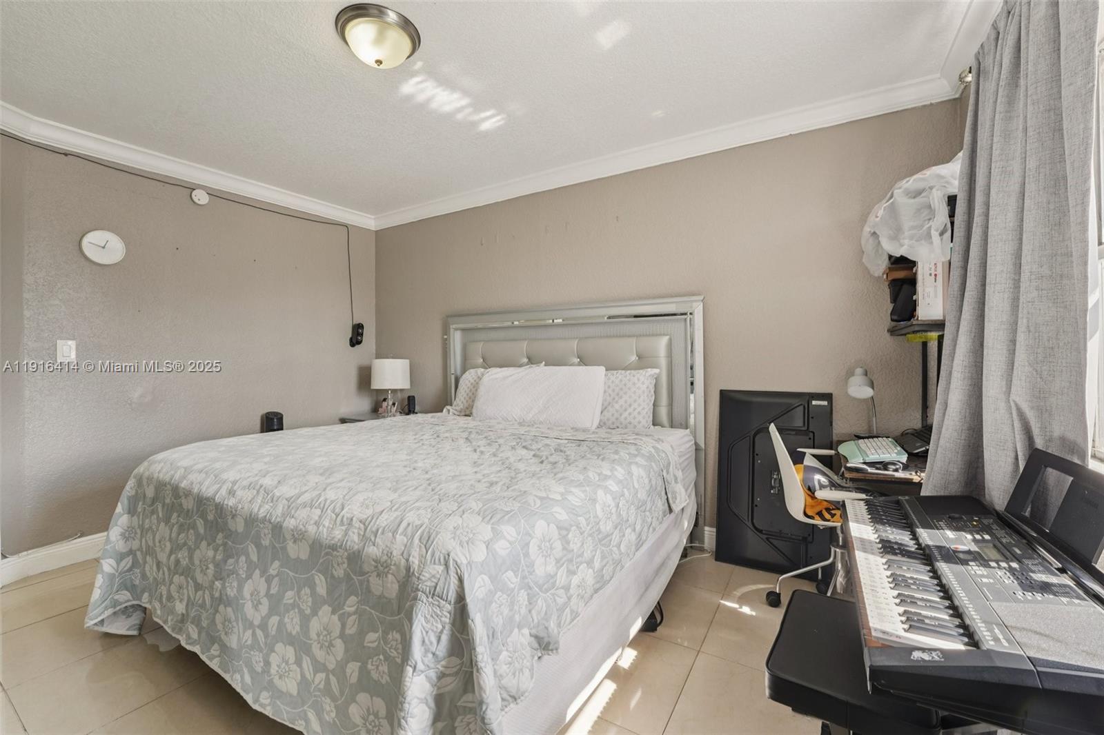 LOS PALACIOS BY MIAMI LAKE - Residential