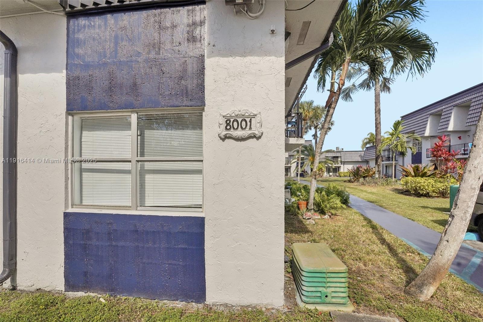 LOS PALACIOS BY MIAMI LAKE - Residential