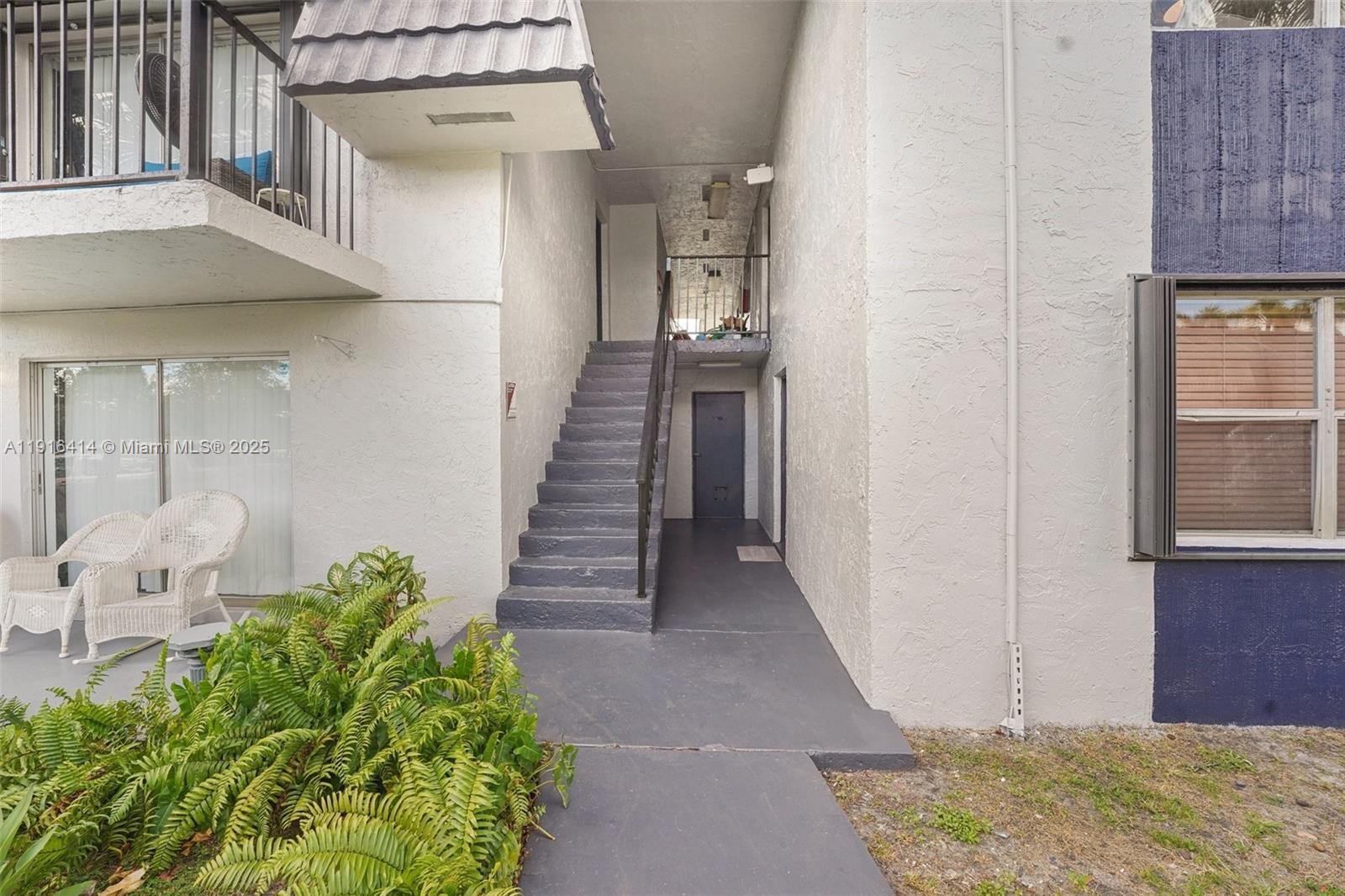 LOS PALACIOS BY MIAMI LAKE - Residential