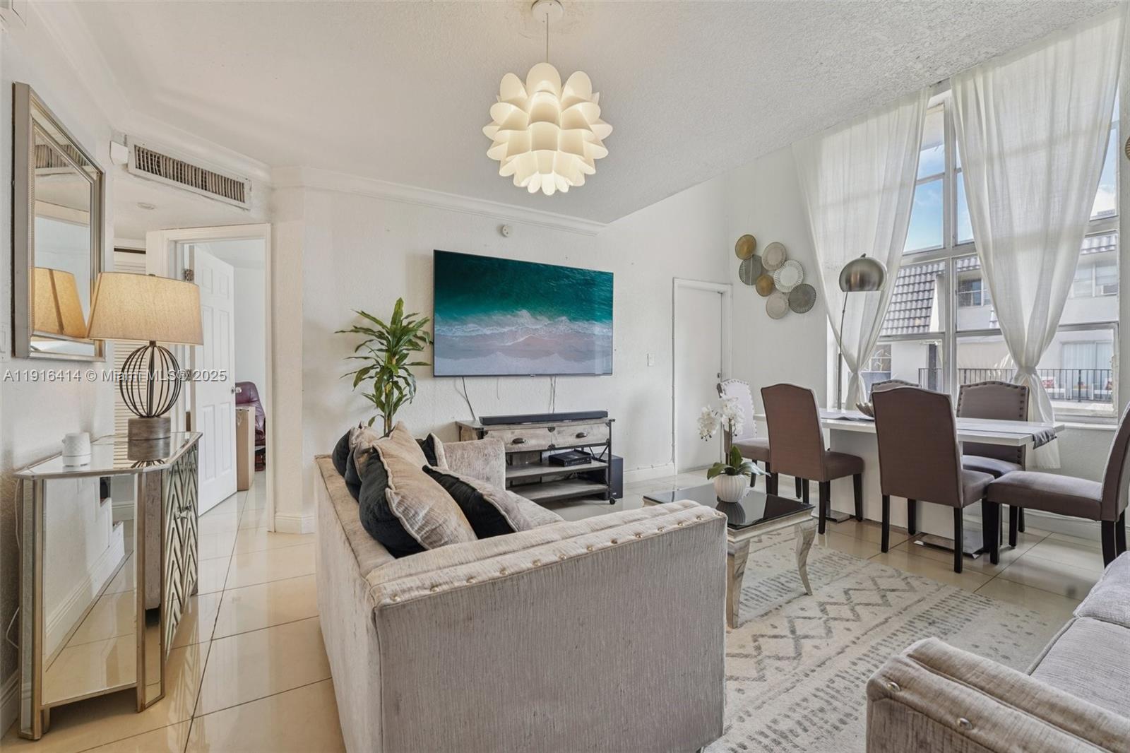 LOS PALACIOS BY MIAMI LAKE - Residential