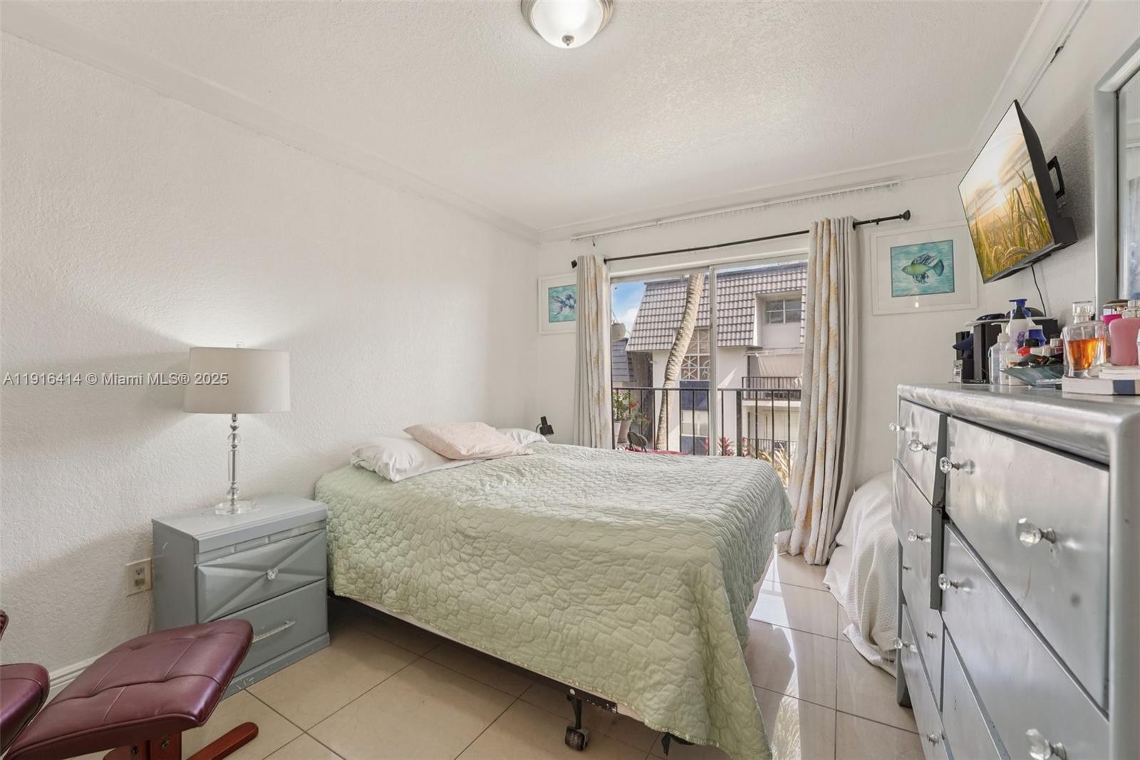 LOS PALACIOS BY MIAMI LAKE - Residential