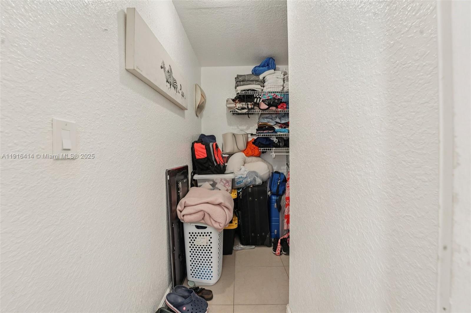 LOS PALACIOS BY MIAMI LAKE - Residential