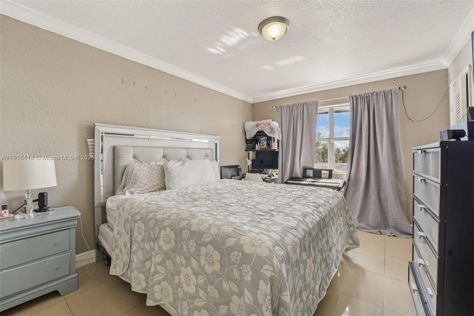 LOS PALACIOS BY MIAMI LAKE - Residential