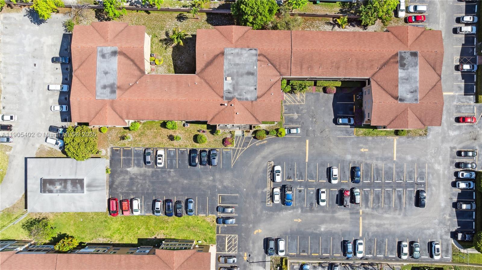 PALM SPRINGS GARDENS BLDG - Residential Lease