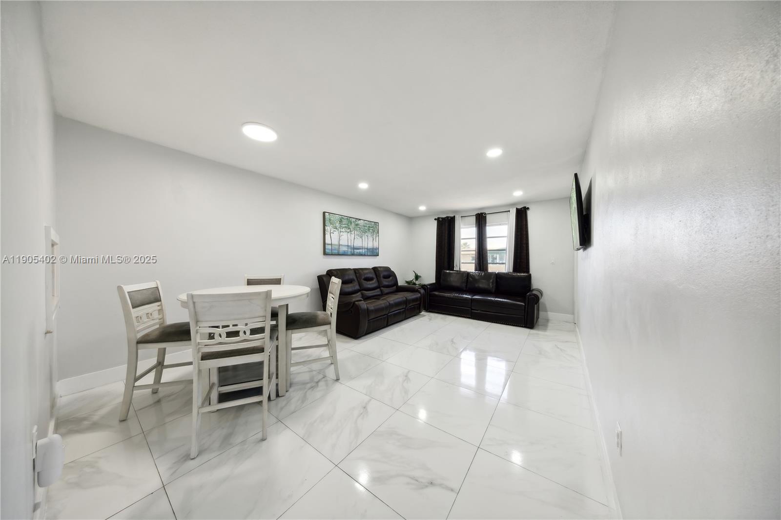 PALM SPRINGS GARDENS BLDG - Residential Lease