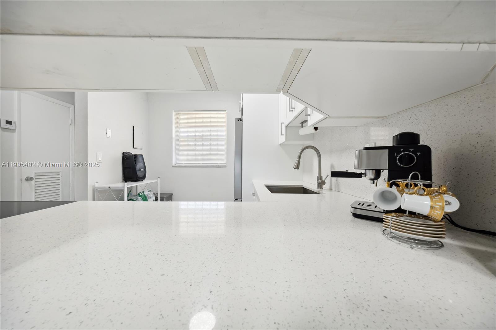 PALM SPRINGS GARDENS BLDG - Residential Lease