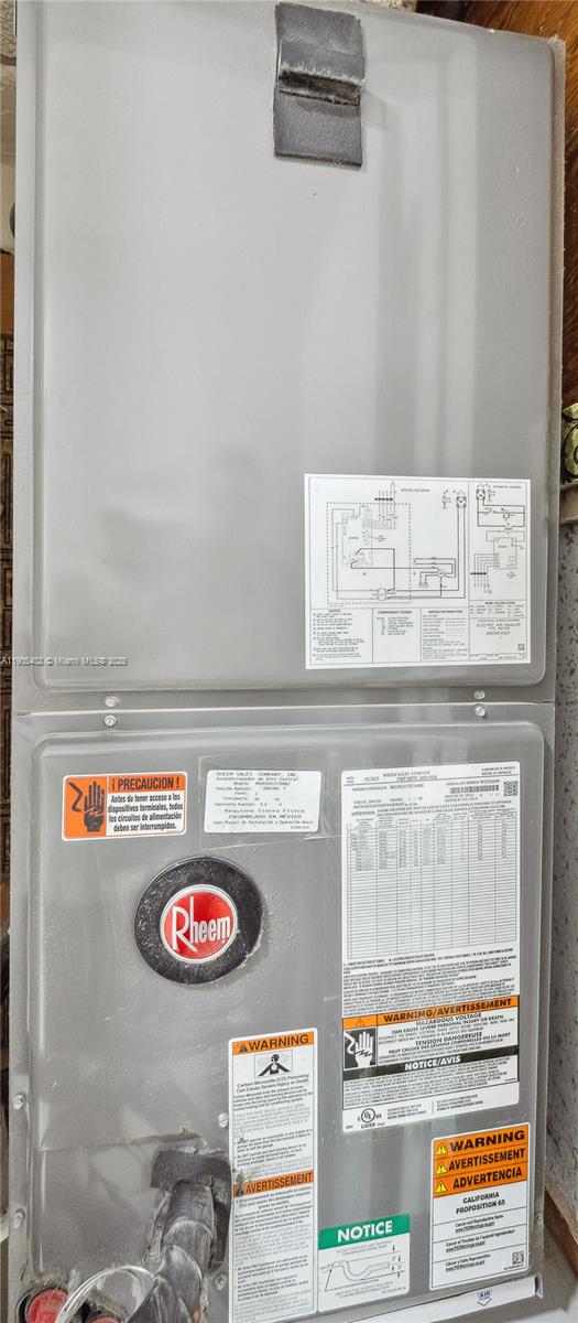 PALM SPRINGS GARDENS BLDG - Residential Lease