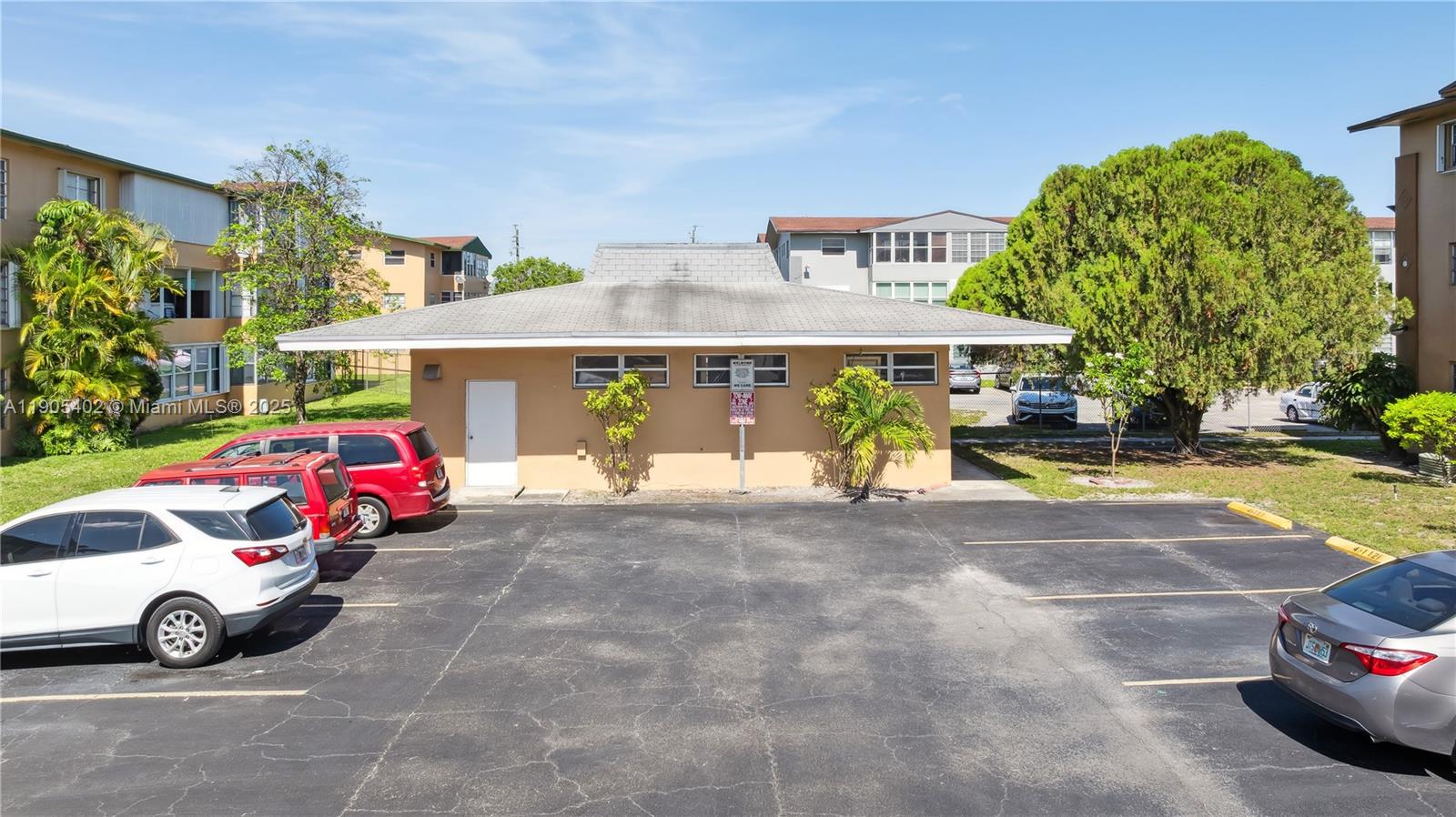 PALM SPRINGS GARDENS BLDG - Residential Lease