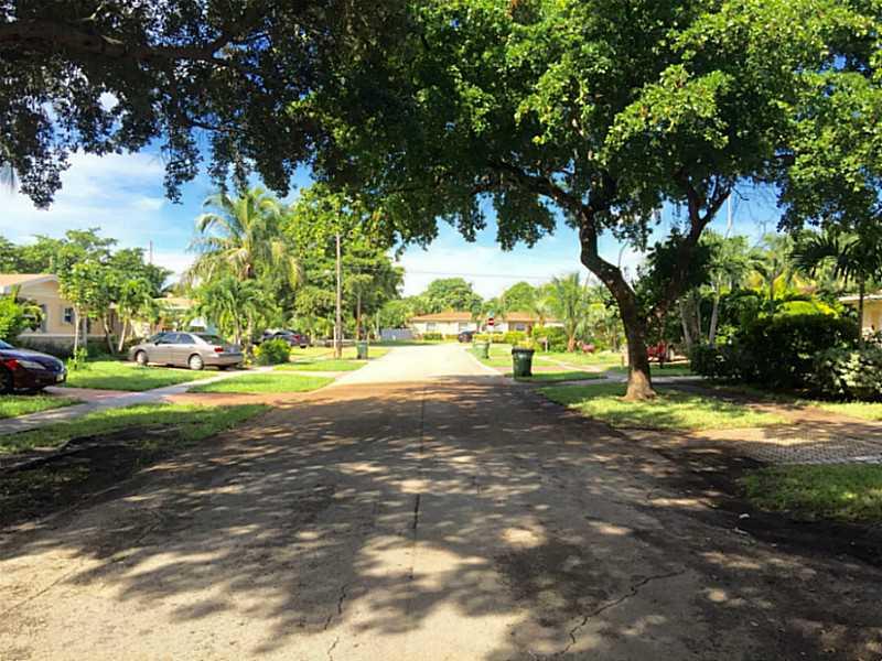 20 52 42 STANLEY MANORS - Residential