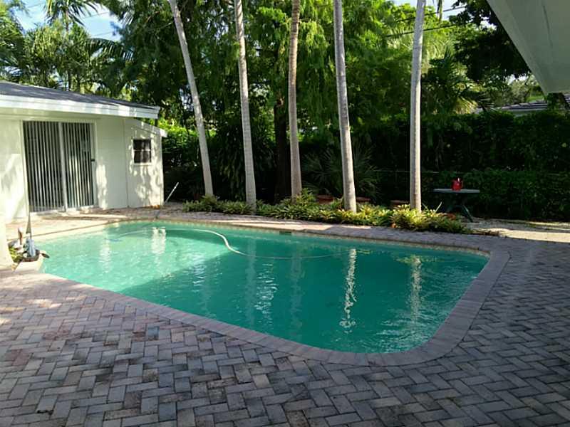 20 52 42 STANLEY MANORS - Residential