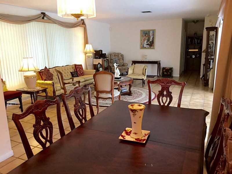 20 52 42 STANLEY MANORS - Residential