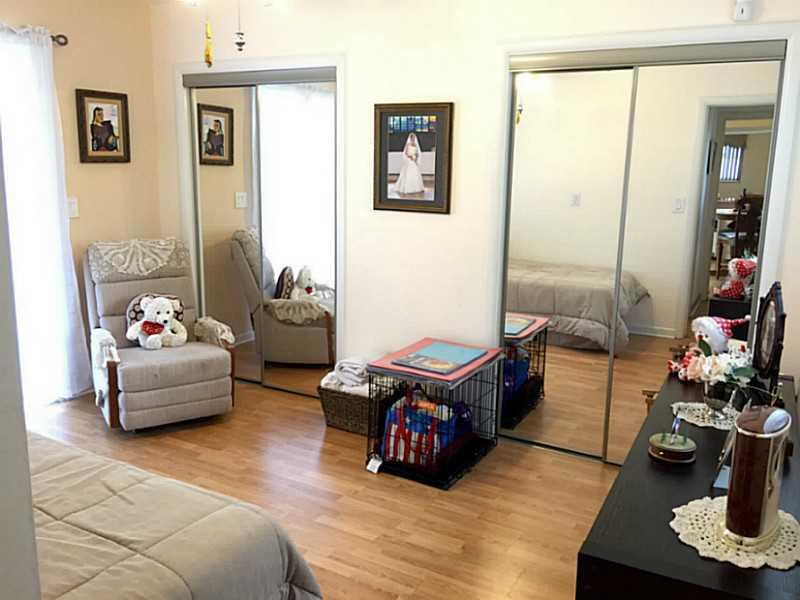 20 52 42 STANLEY MANORS - Residential