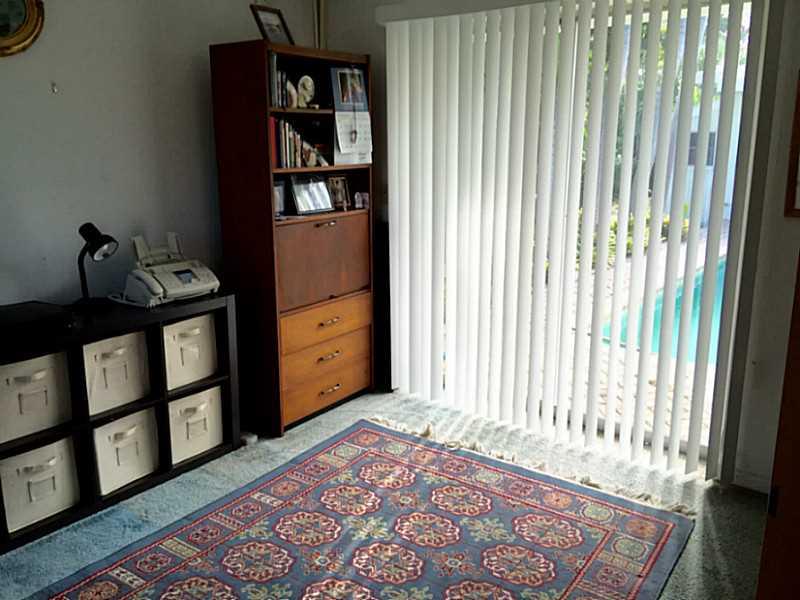 20 52 42 STANLEY MANORS - Residential