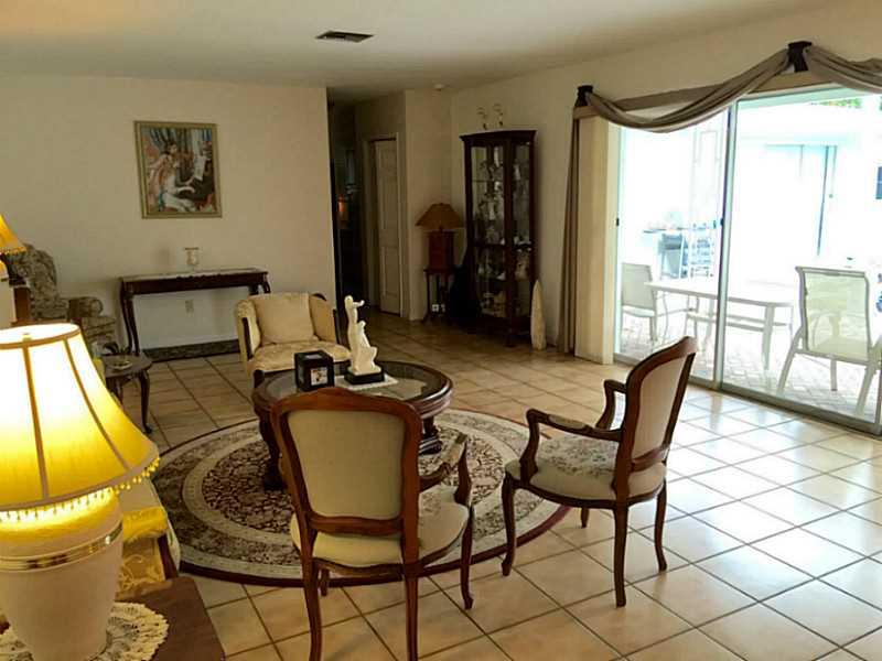 20 52 42 STANLEY MANORS - Residential