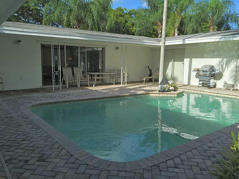 20 52 42 STANLEY MANORS - Residential