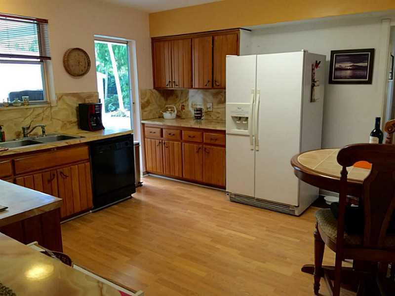 20 52 42 STANLEY MANORS - Residential