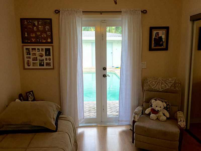 20 52 42 STANLEY MANORS - Residential