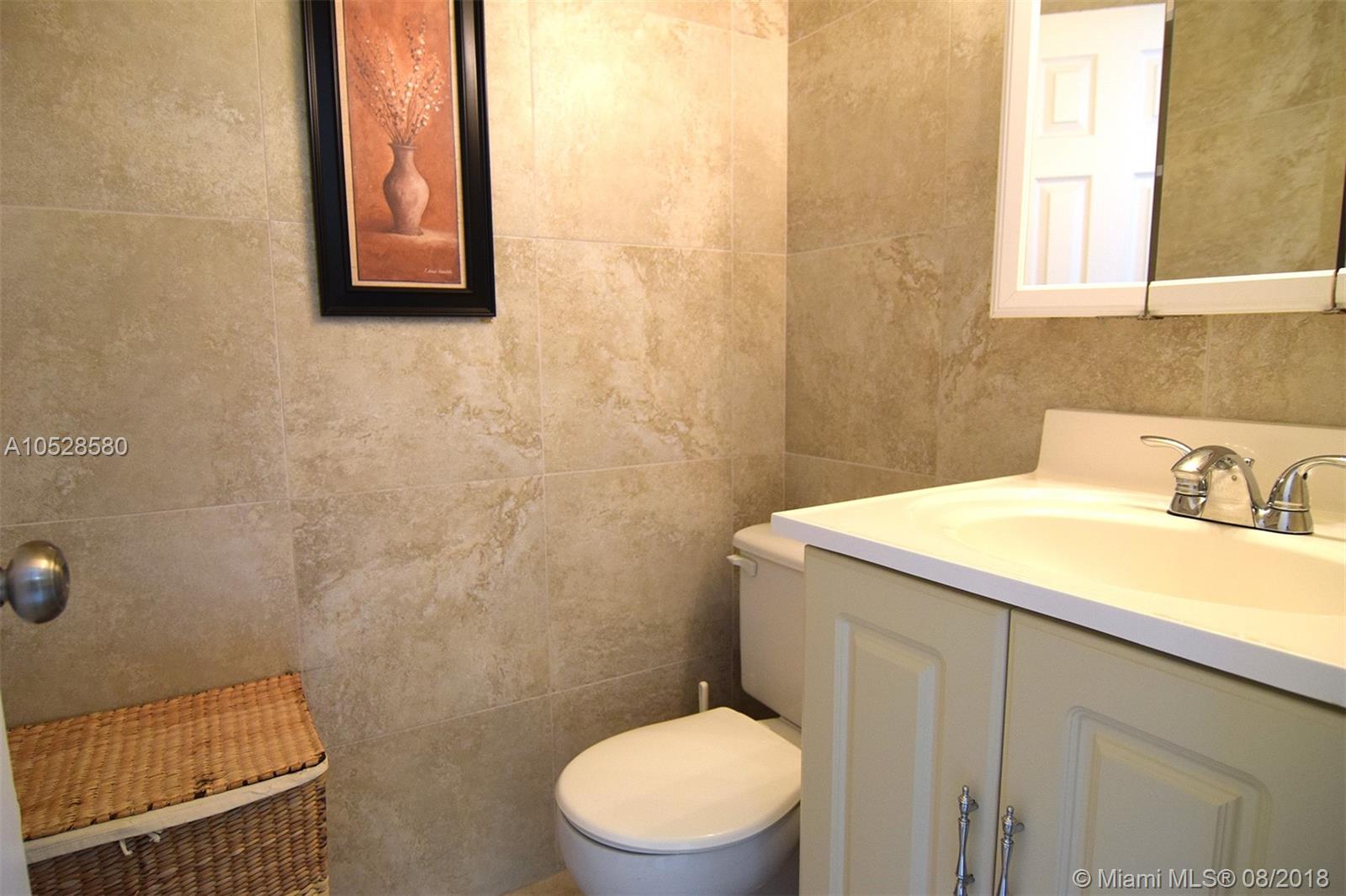 PORT ROYALE CONDO - Residential