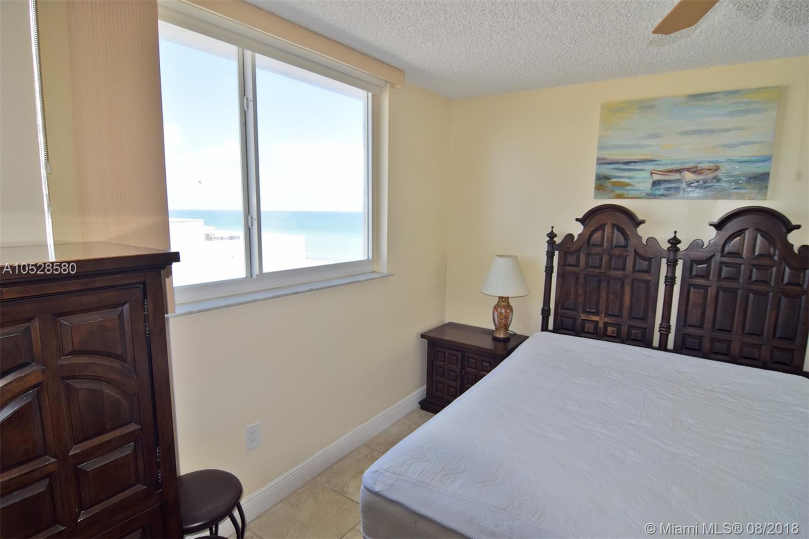 PORT ROYALE CONDO - Residential