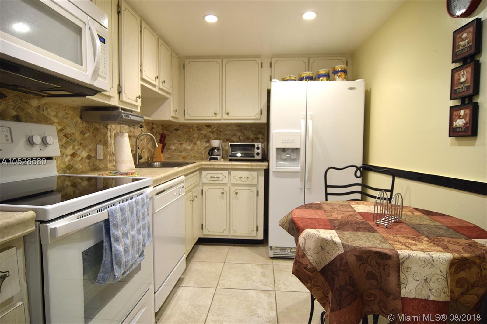 PORT ROYALE CONDO - Residential