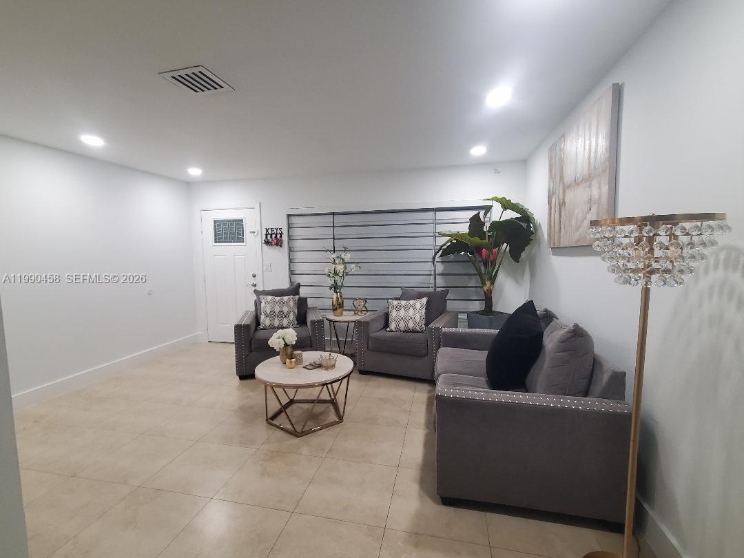 SO MIAMI HEIGHTS MANOR - Residential