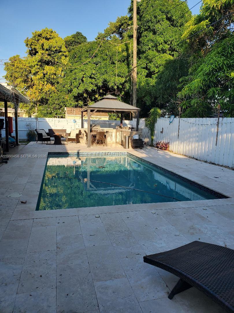 SO MIAMI HEIGHTS MANOR - Residential