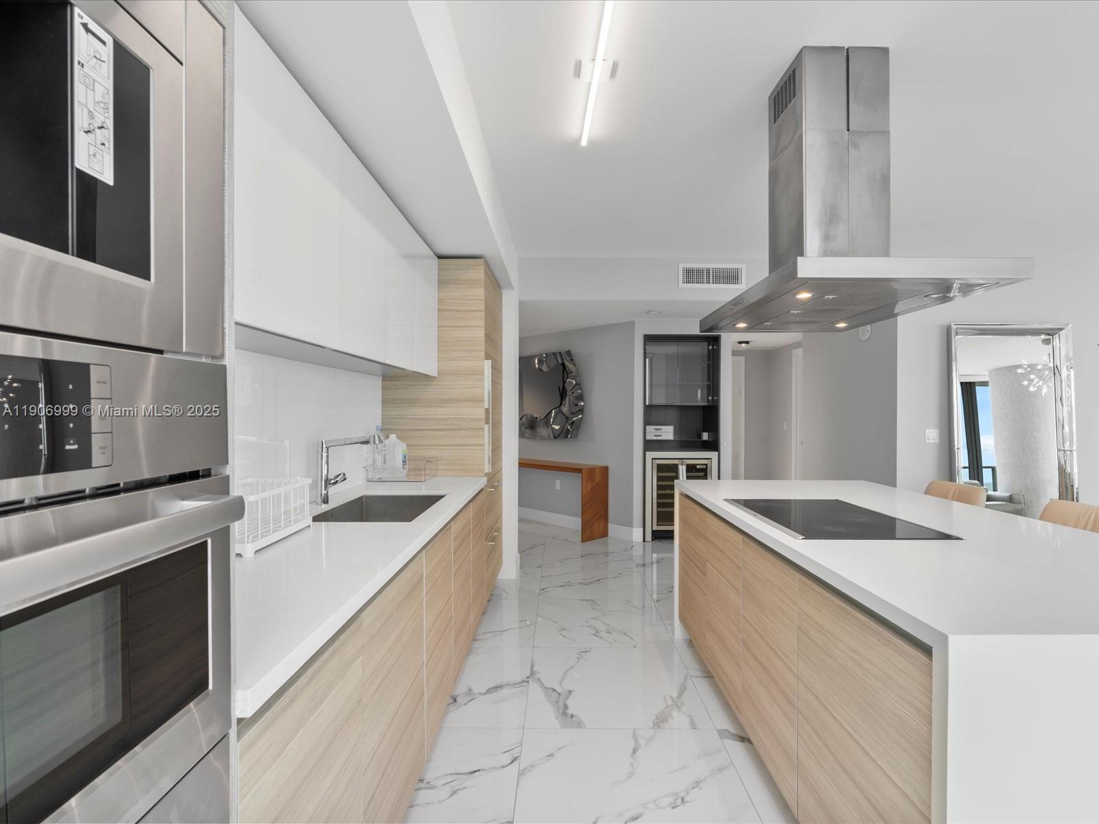 PARQUE TOWERS CONDO - Residential Lease