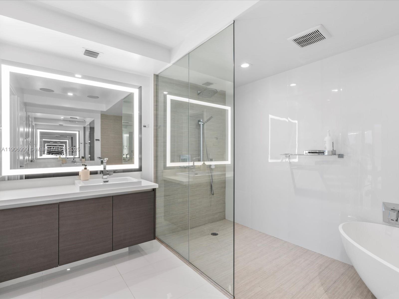 PARQUE TOWERS CONDO - Residential Lease