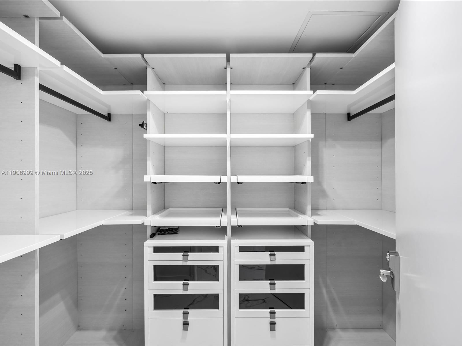 PARQUE TOWERS CONDO - Residential Lease