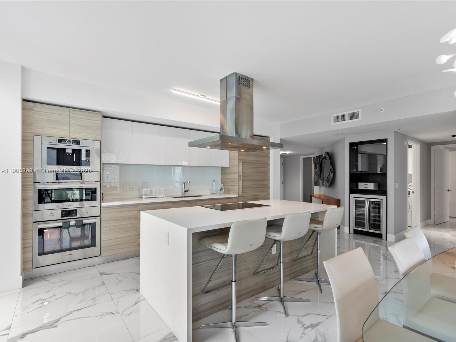 PARQUE TOWERS CONDO - Residential Lease