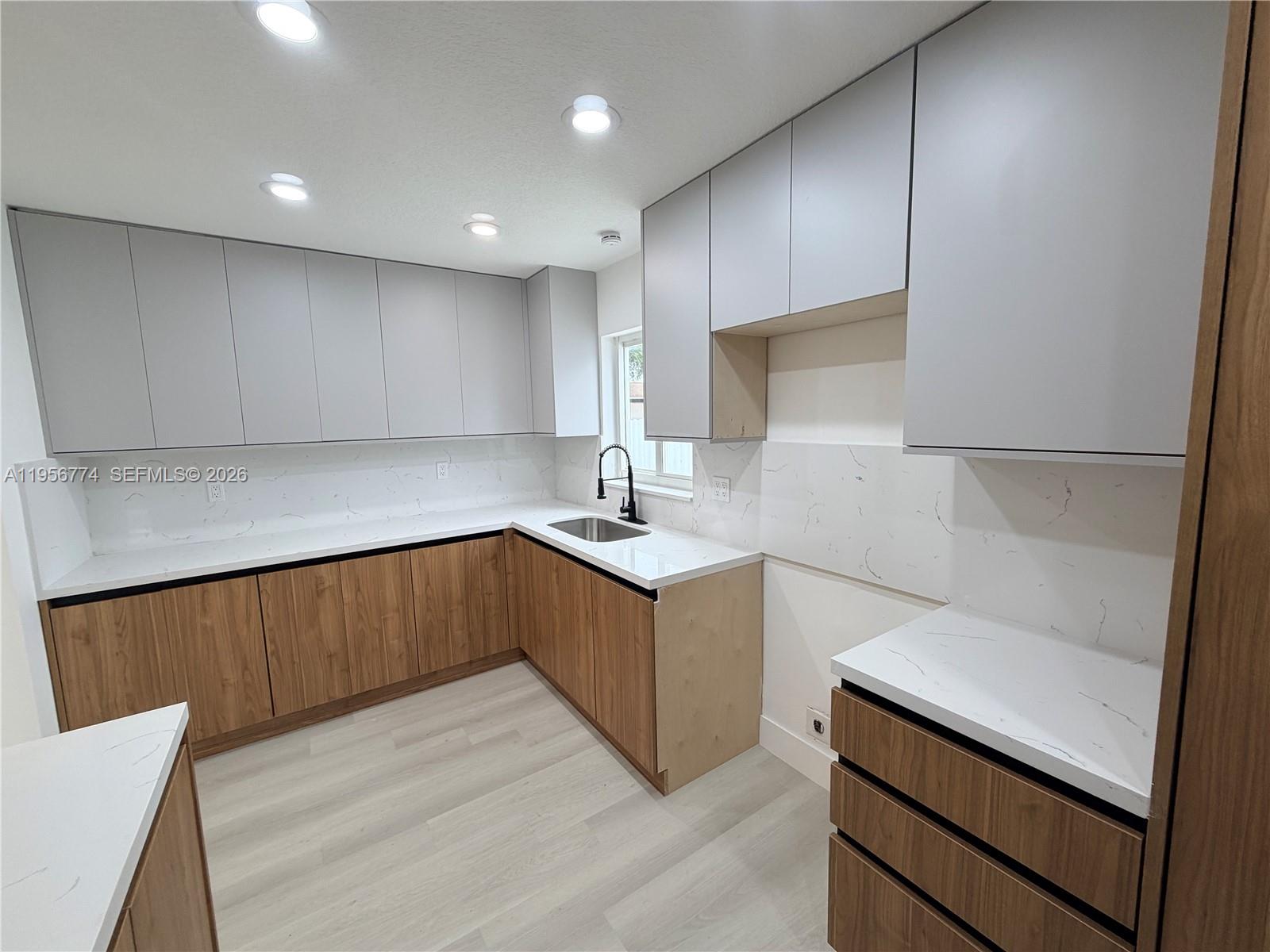 KINGSWOOD MANOR - Residential