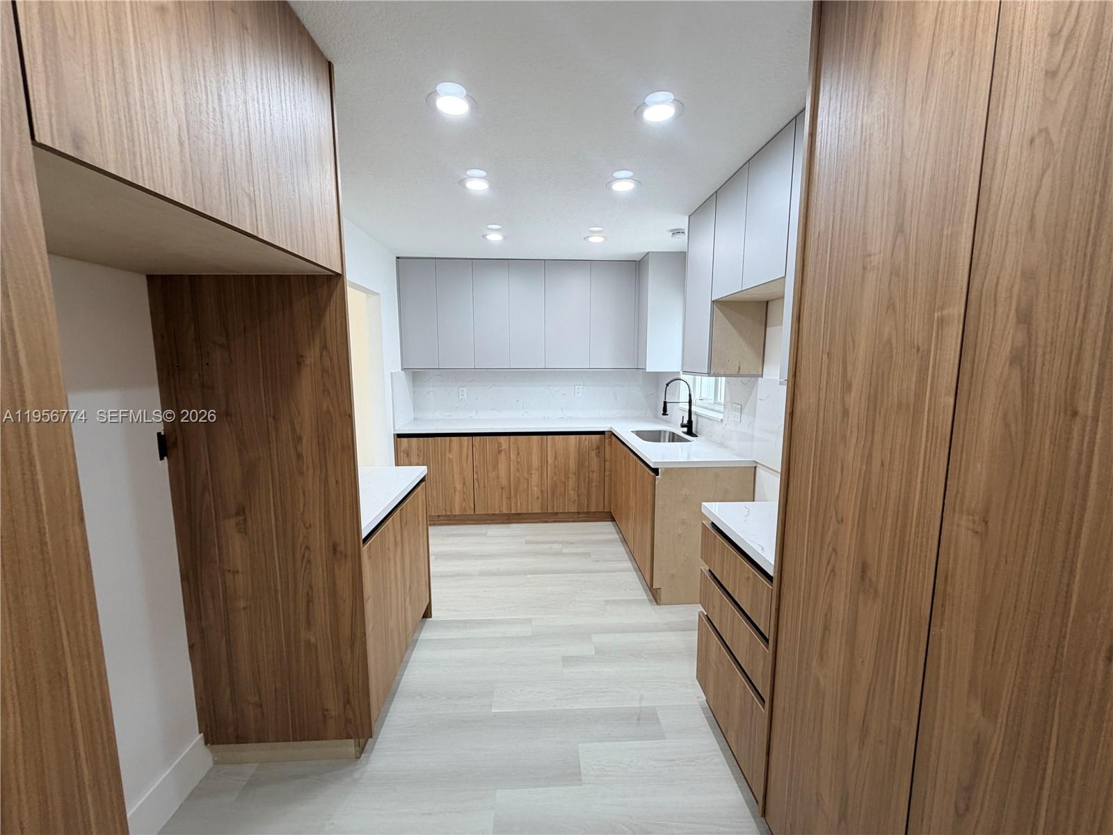 KINGSWOOD MANOR - Residential