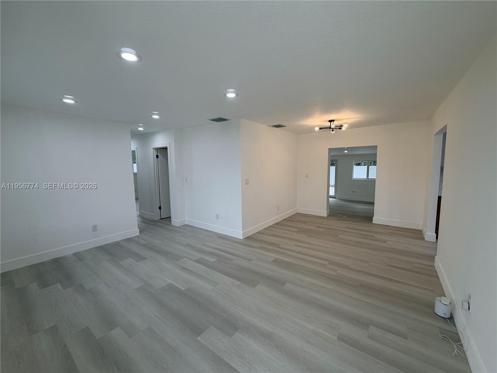 KINGSWOOD MANOR - Residential