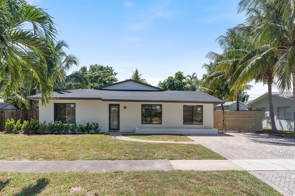 Photo of 534 Ibis Dr, Delray Beach, FL 33444 (MLS # A11453946)