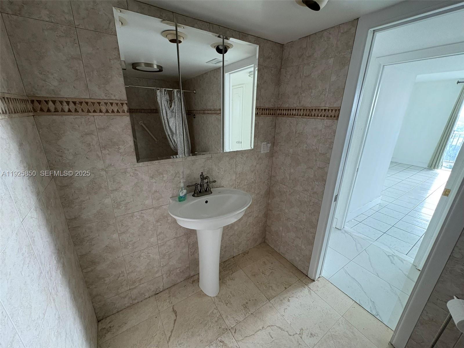 JADE WINDS GROUP-DAISY GA - Residential