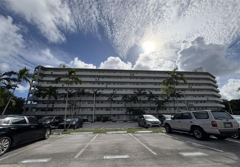 1750 NE 191st St 829-4 Miami FL 33179