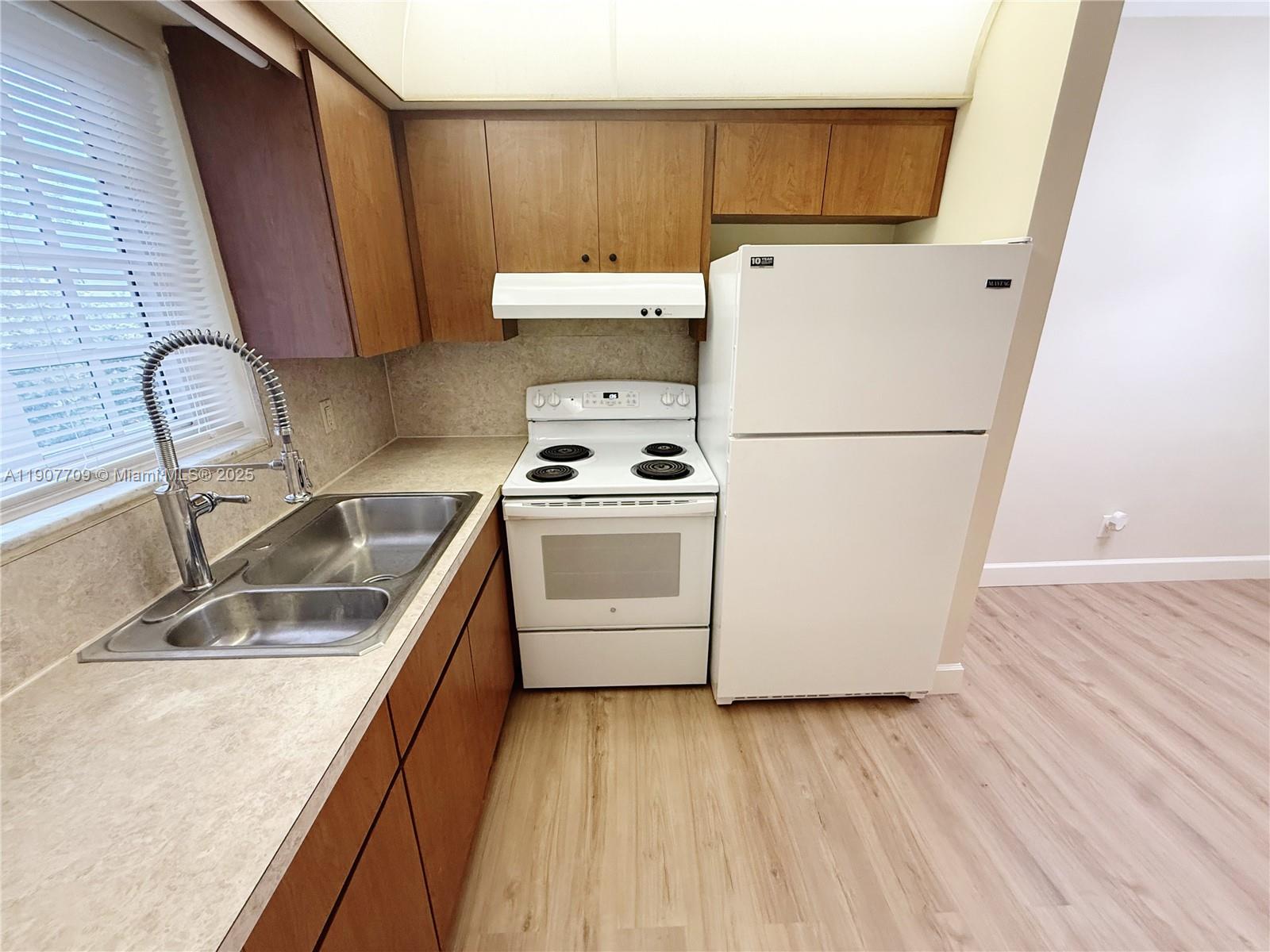 HALLANDALE PARK NO 5 - Residential Lease