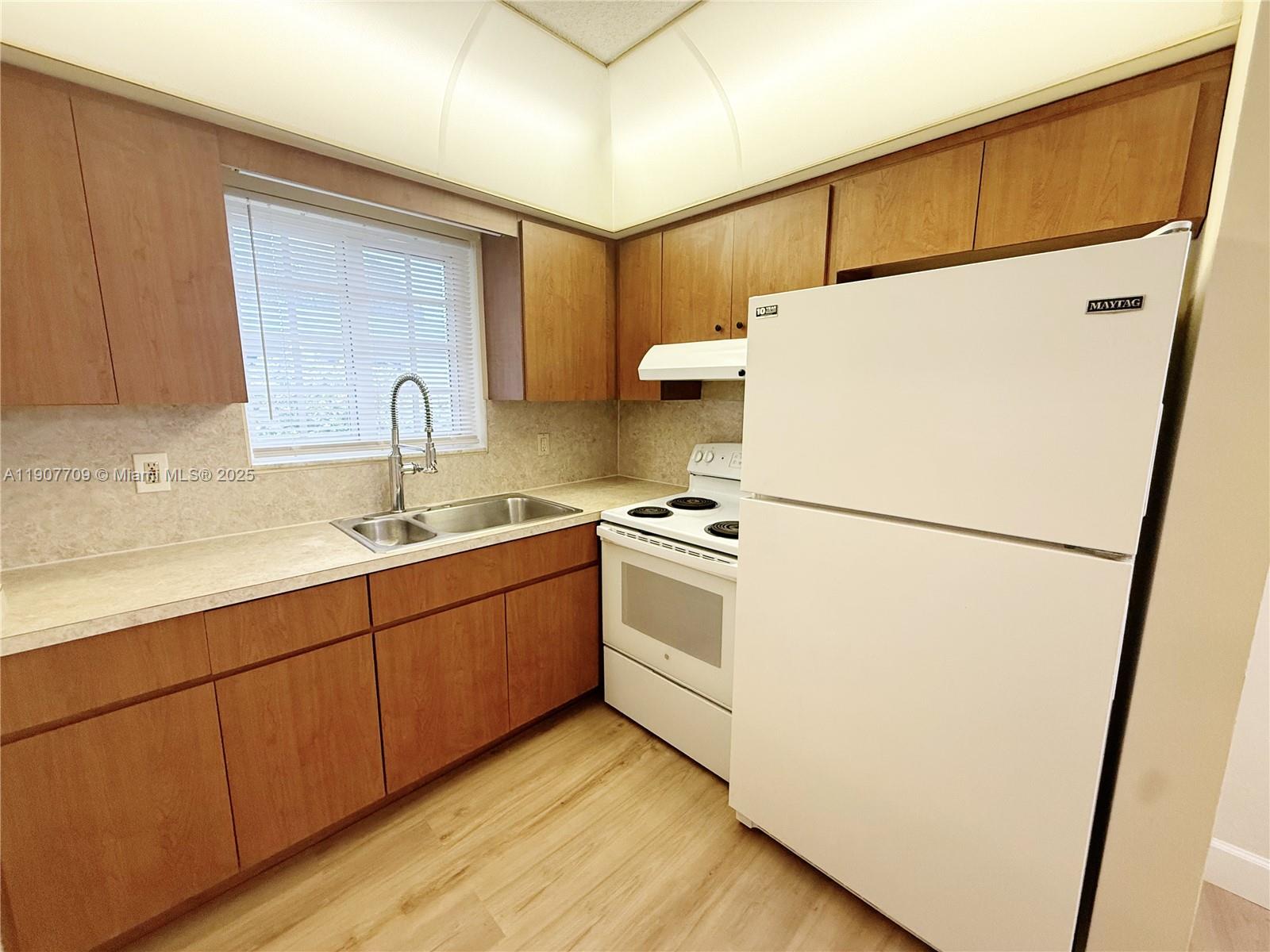 HALLANDALE PARK NO 5 - Residential Lease