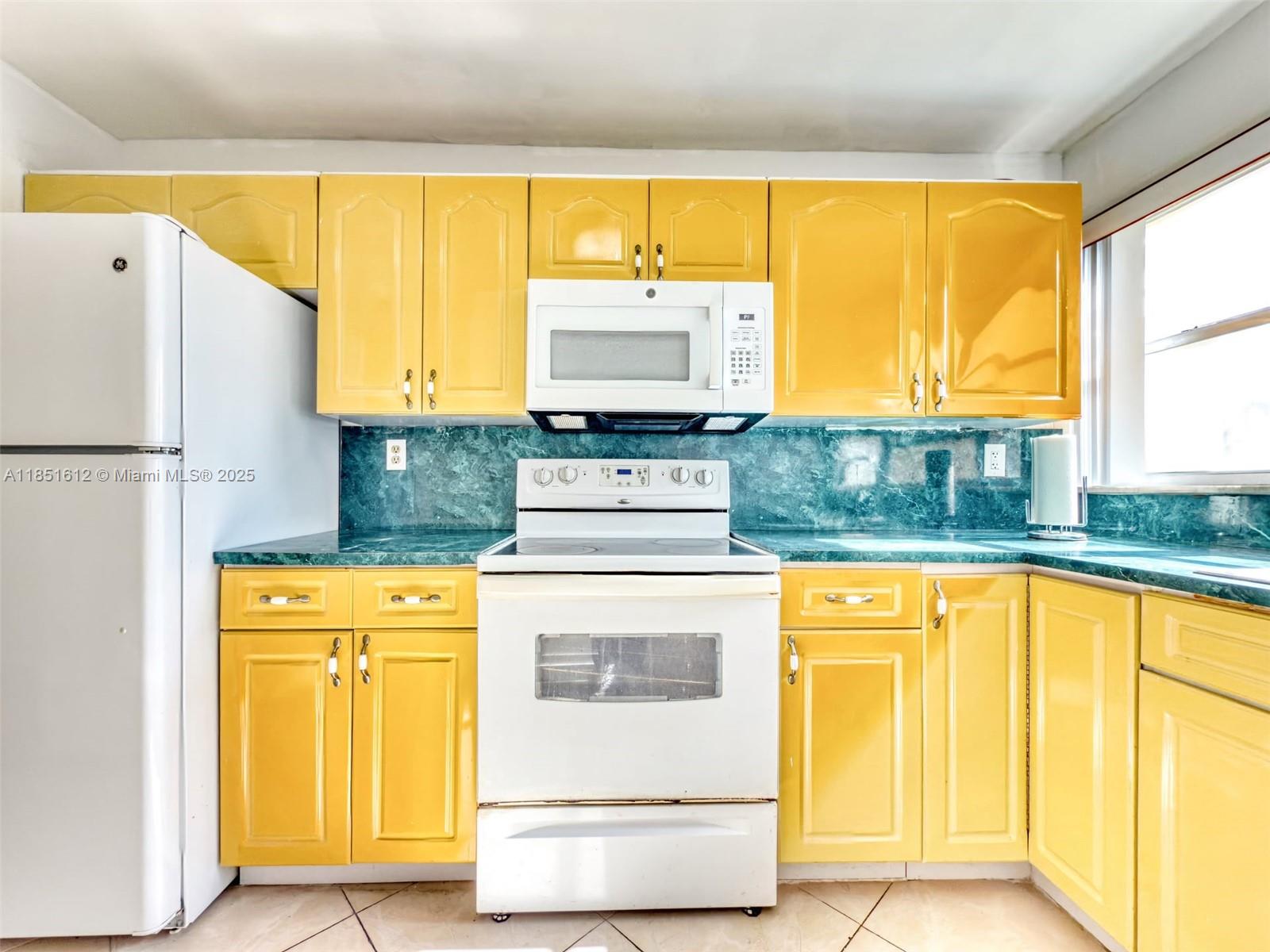 942 NE 199th St 3B