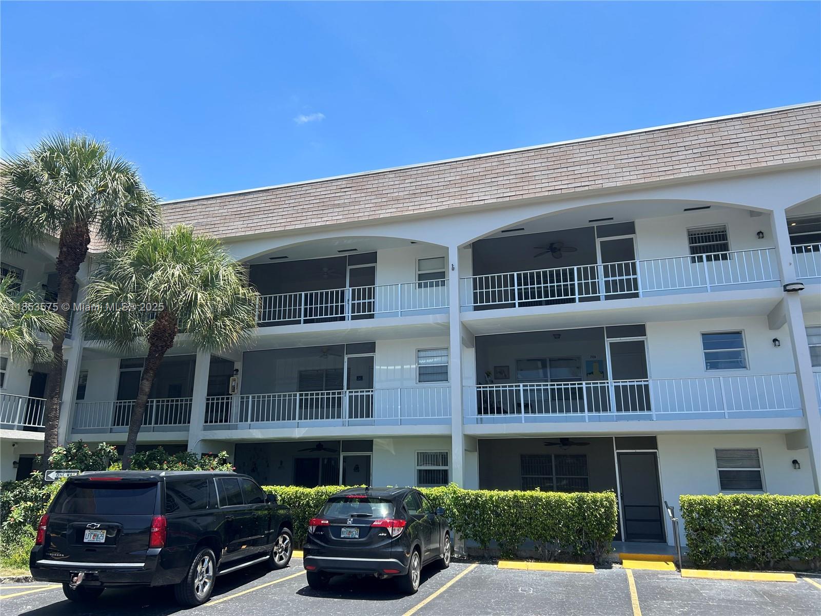 2/2 FOR SALE in HALLANDALE BEACH!! GREAT FOR INVESTMENT AND OR FOR PURCHASE!! FIRST FLOOR! 55 & Older COMMUNITY! RENT OUT IMMEDIATELY!! FAST APPROVAL!