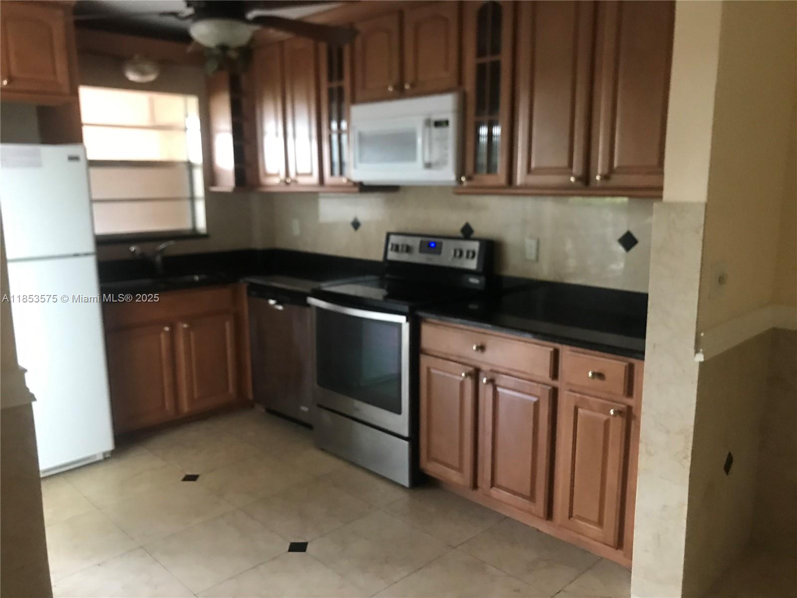 2/2 FOR SALE in HALLANDALE BEACH!! GREAT FOR INVESTMENT AND OR FOR PURCHASE!! FIRST FLOOR! 55 & Older COMMUNITY! RENT OUT IMMEDIATELY!! FAST APPROVAL!