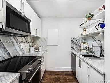 2625 Collins Ave 212