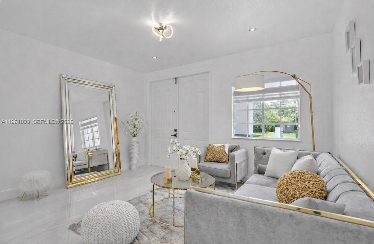 BISCAYNE DRIVE ESTATES - Residential