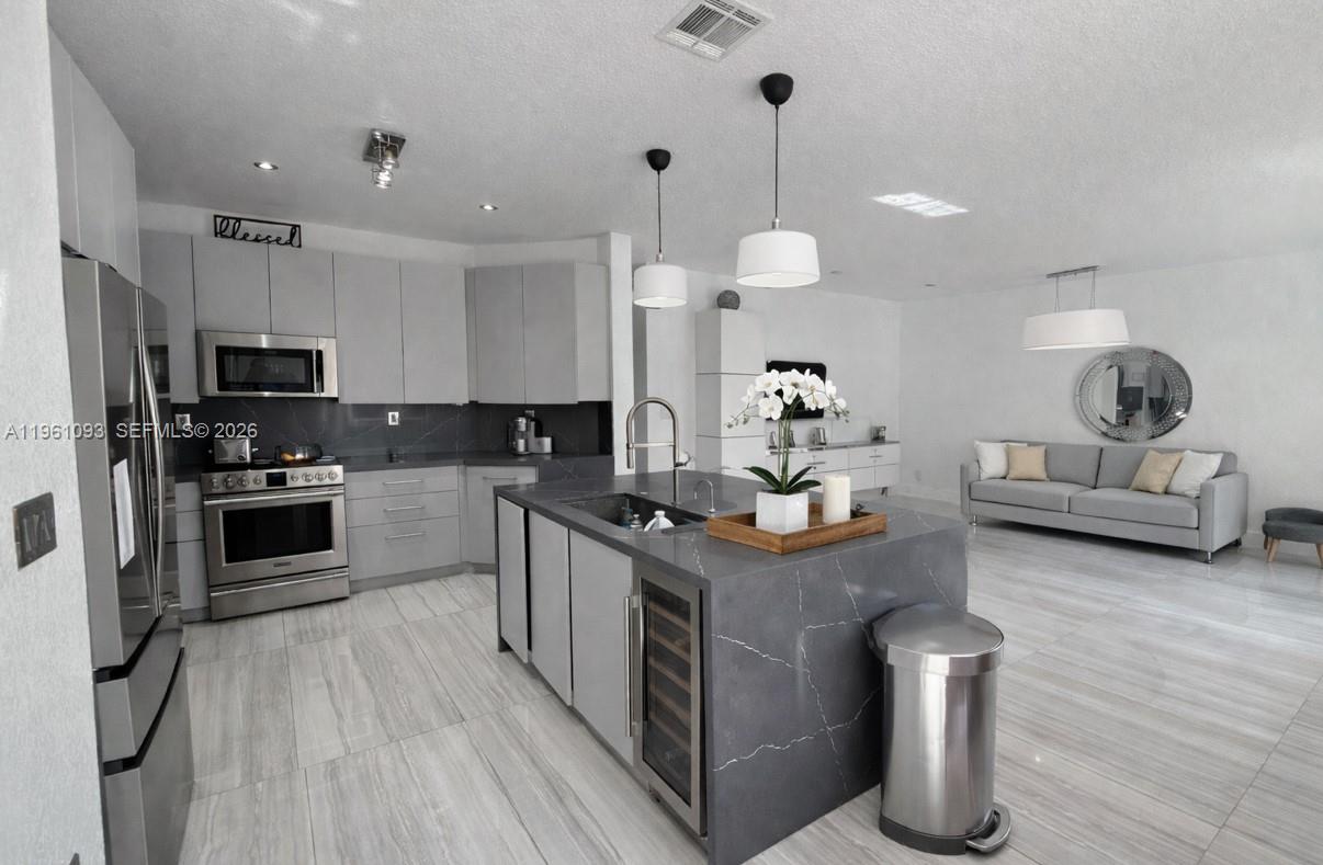 BISCAYNE DRIVE ESTATES - Residential