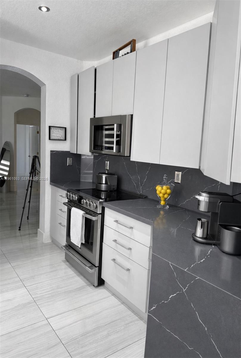 BISCAYNE DRIVE ESTATES - Residential