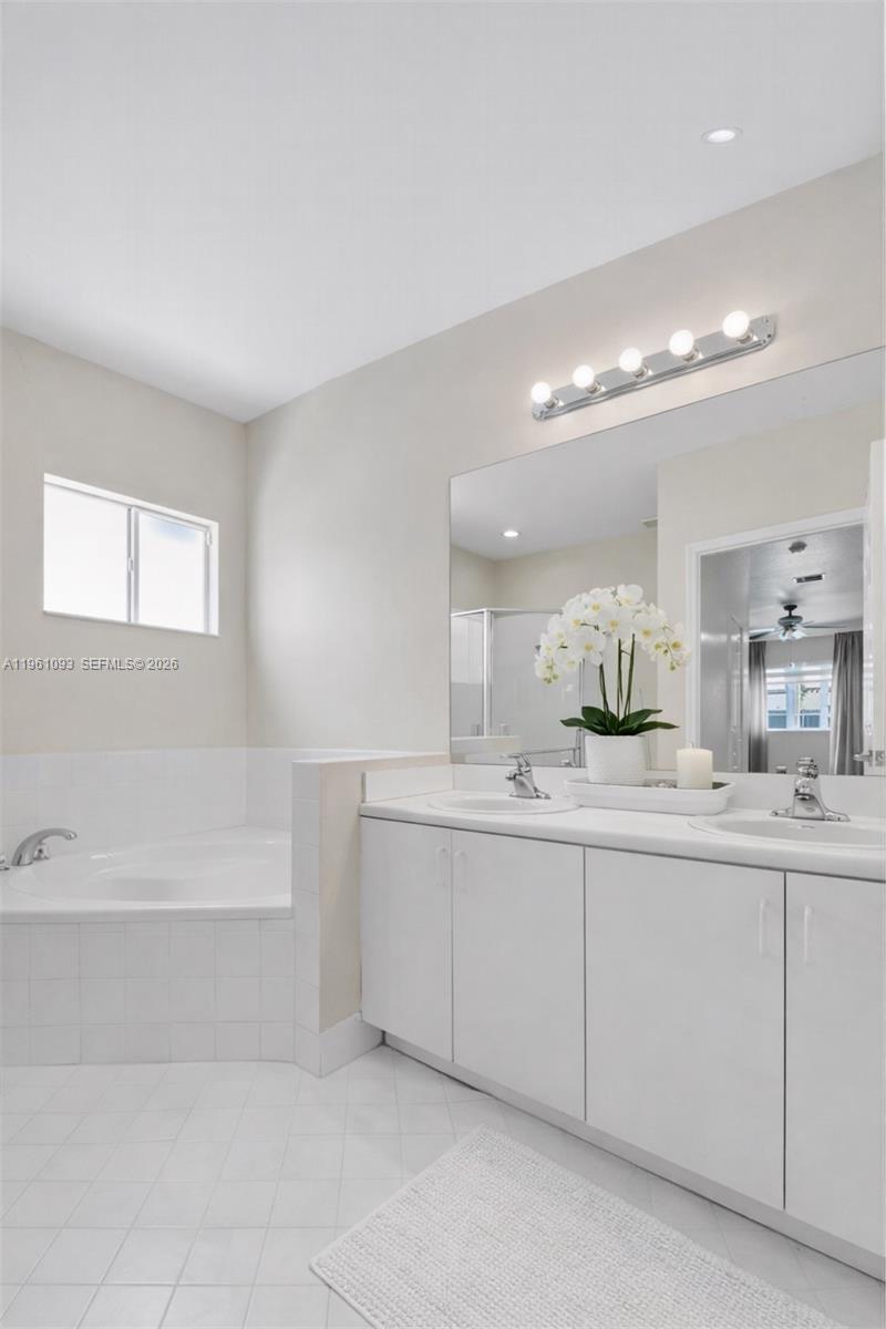 BISCAYNE DRIVE ESTATES - Residential