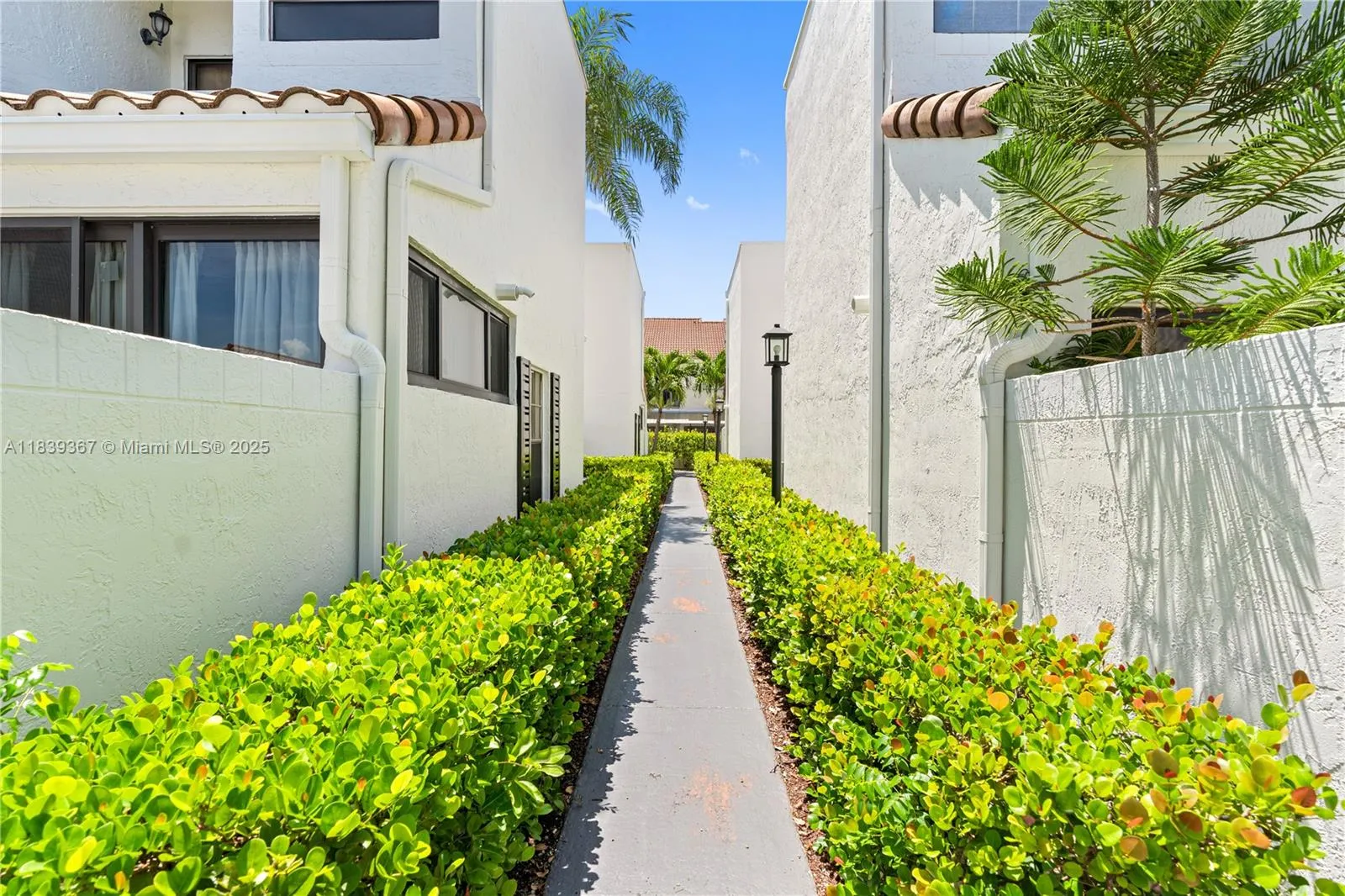 Aventura, Florida 33180, United States, 3 Bedrooms Bedrooms, ,3 BathroomsBathrooms,Residential,Active,171436