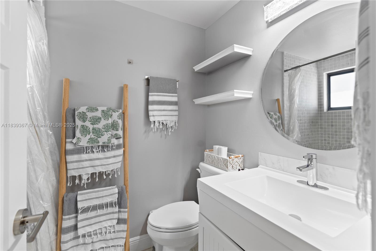 COSTAIN VILLAS HARBOR VIL - Residential